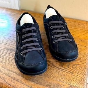 Earth Origins Rapid 2 Reeve Women's Black Nubuck Lifestyle Sneakers